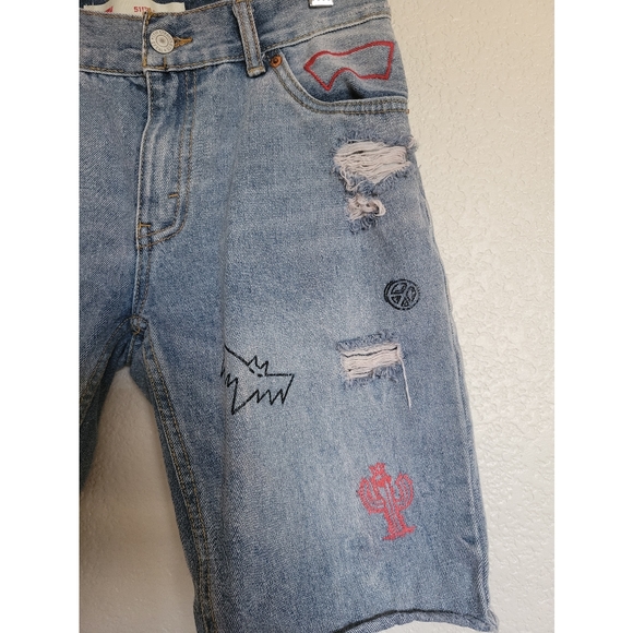 Levis men's 511 size 27 cutoff shorts with graffiti style art - Picture 7 of 9